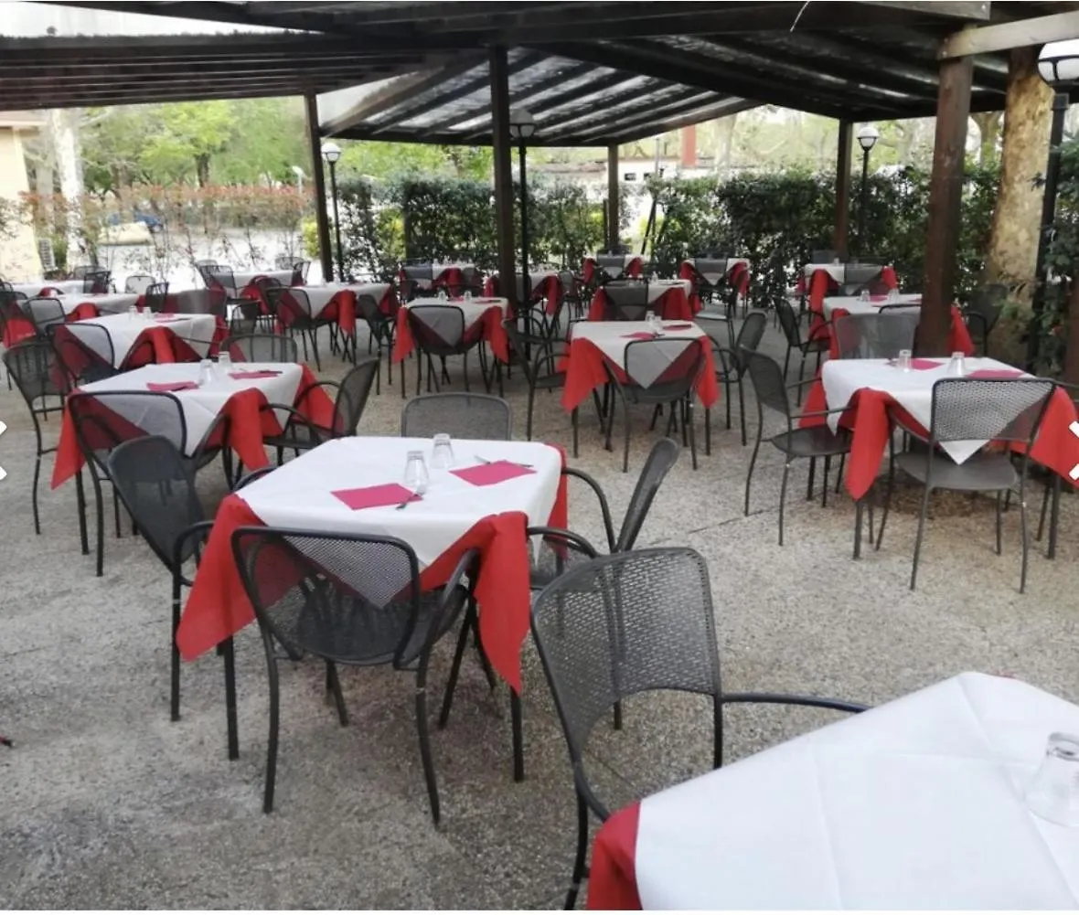 Chalet Camping River Italie Met 2 Slaapkamers Ameglia