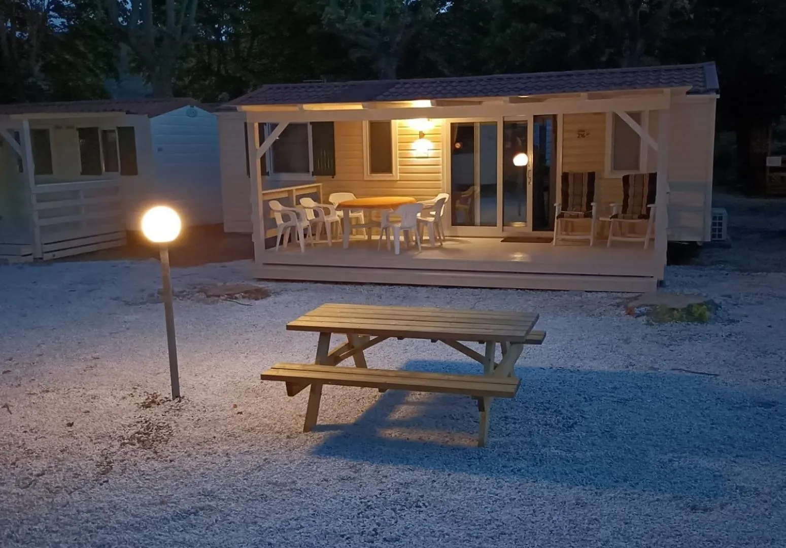 Chalet Camping River Italie Met 2 Slaapkamers Ameglia Italy