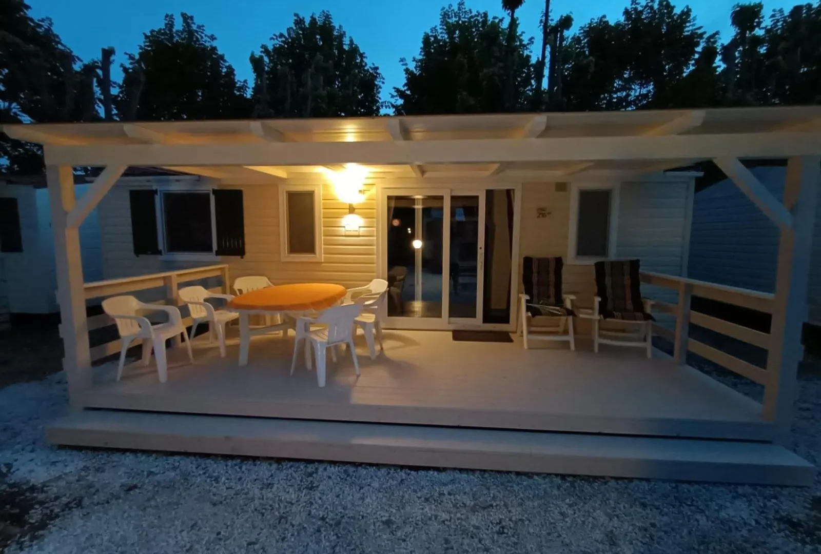 Chalet Camping River Italie Met 2 Slaapkamers Ameglia