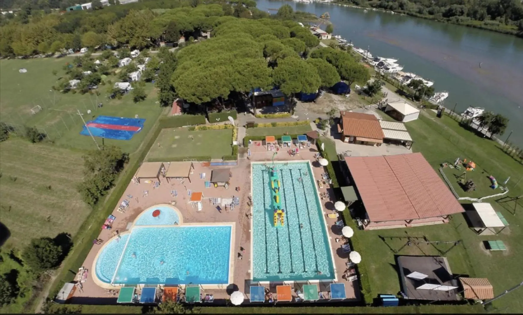 Chalet Camping River Italie Met 2 Slaapkamers Ameglia