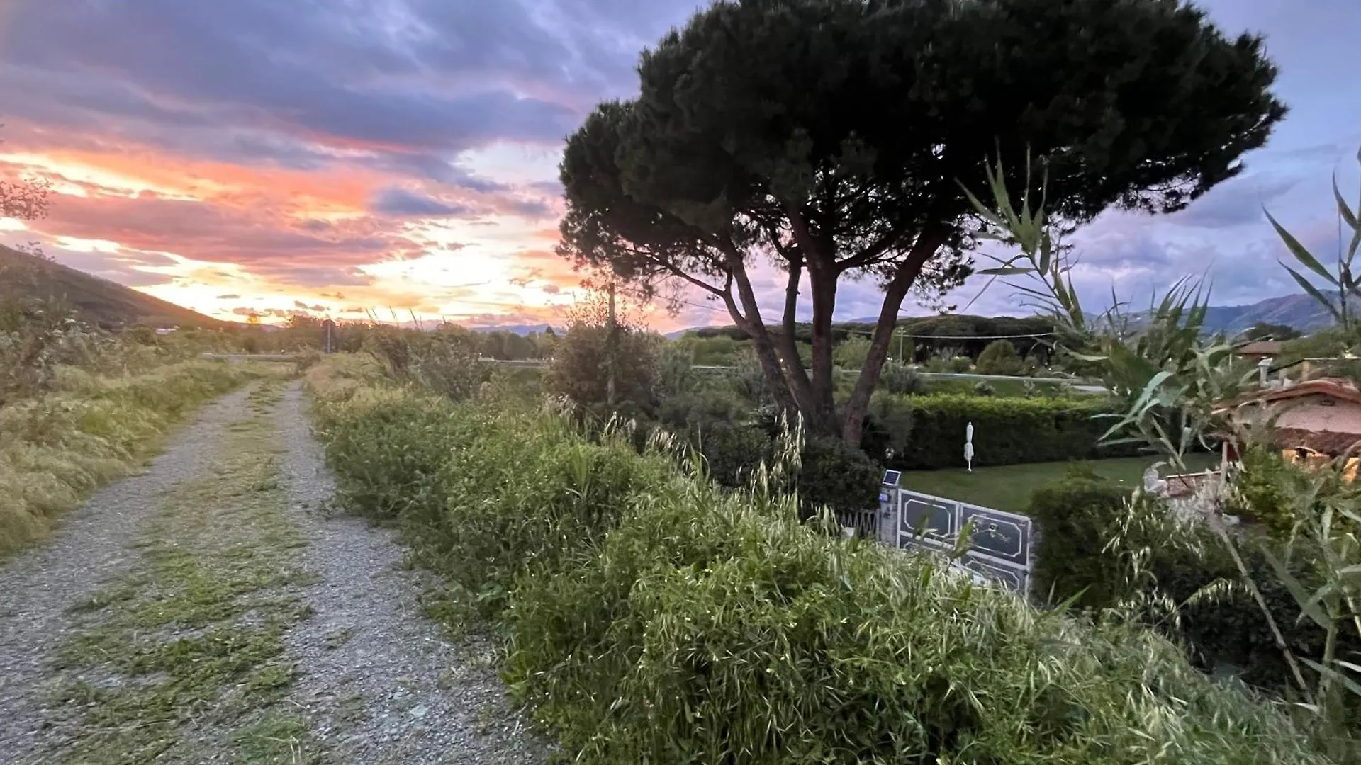 Chalet Camping River Italie Met 2 Slaapkamers Ameglia Italy