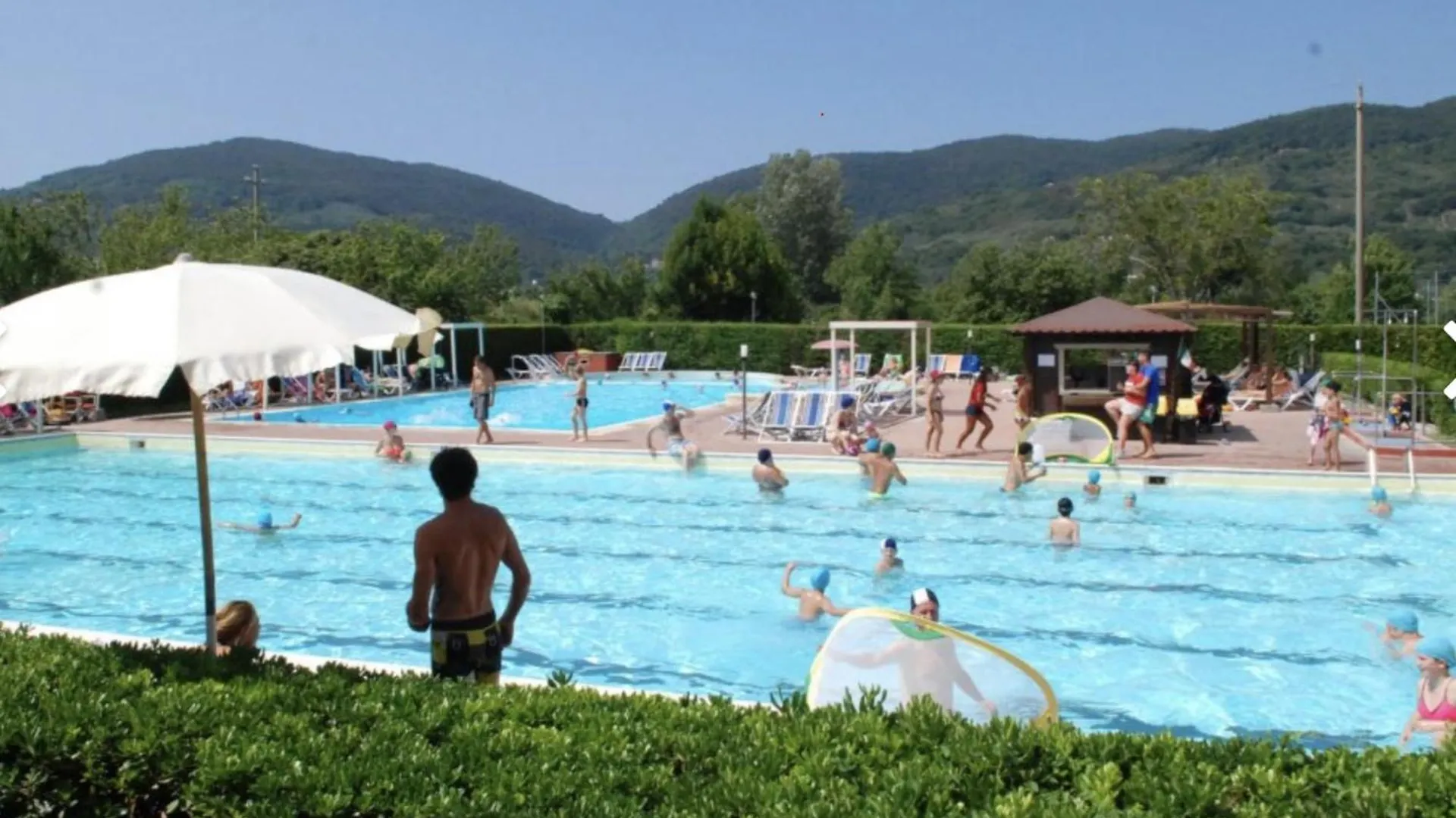 Chalet Camping River Italie Met 2 Slaapkamers Ameglia