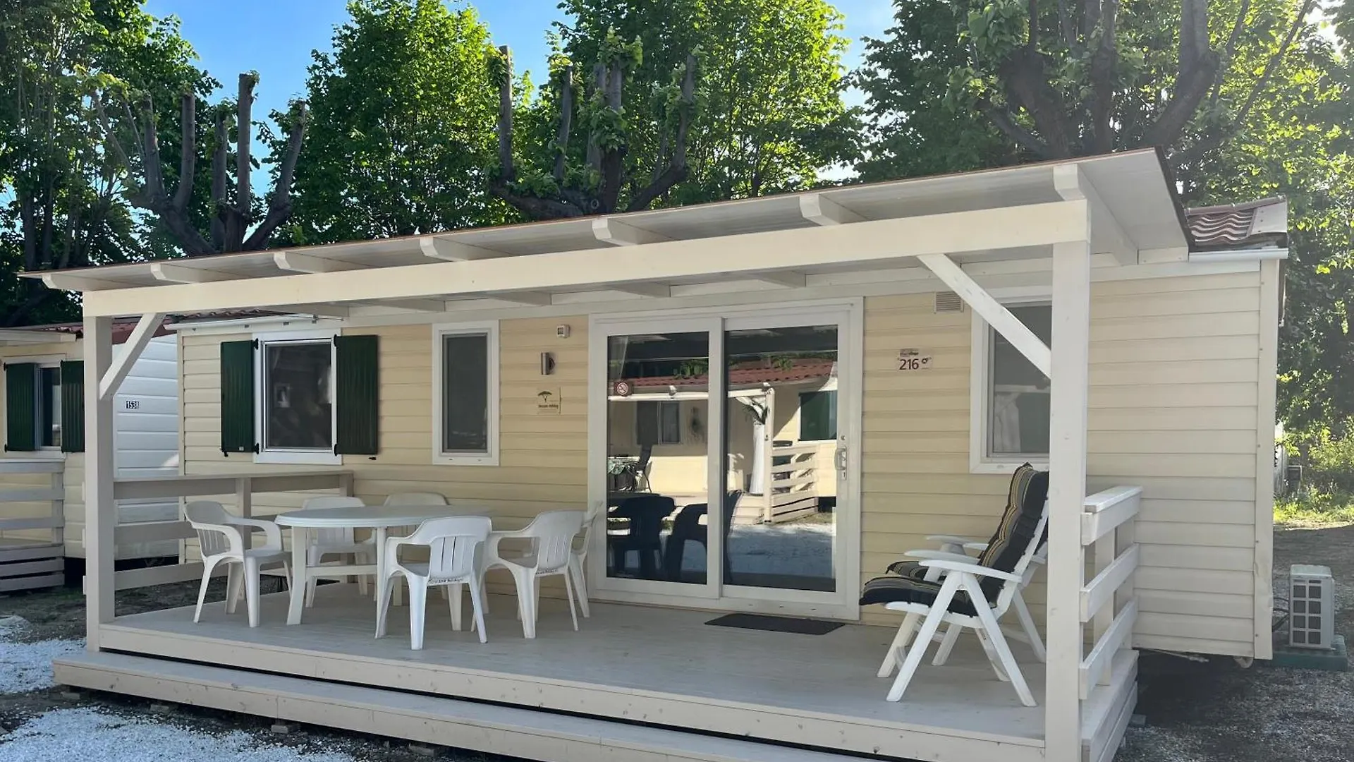 Chalet Camping River Italie Met 2 Slaapkamers Ameglia Italy